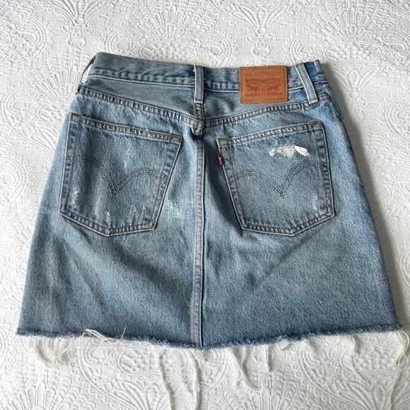 NEW Levi's 501 Distressed Mini Skirt - Picture 2 of 3